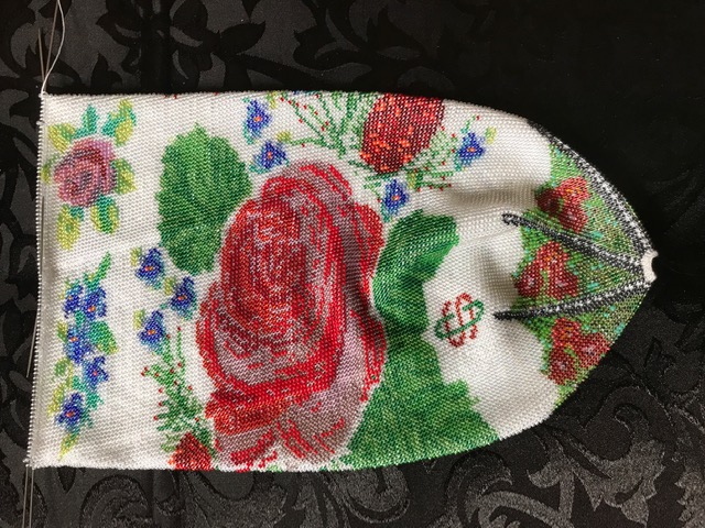 Carakess Perlbeutel Marlis4 fast fertig gestrickt1