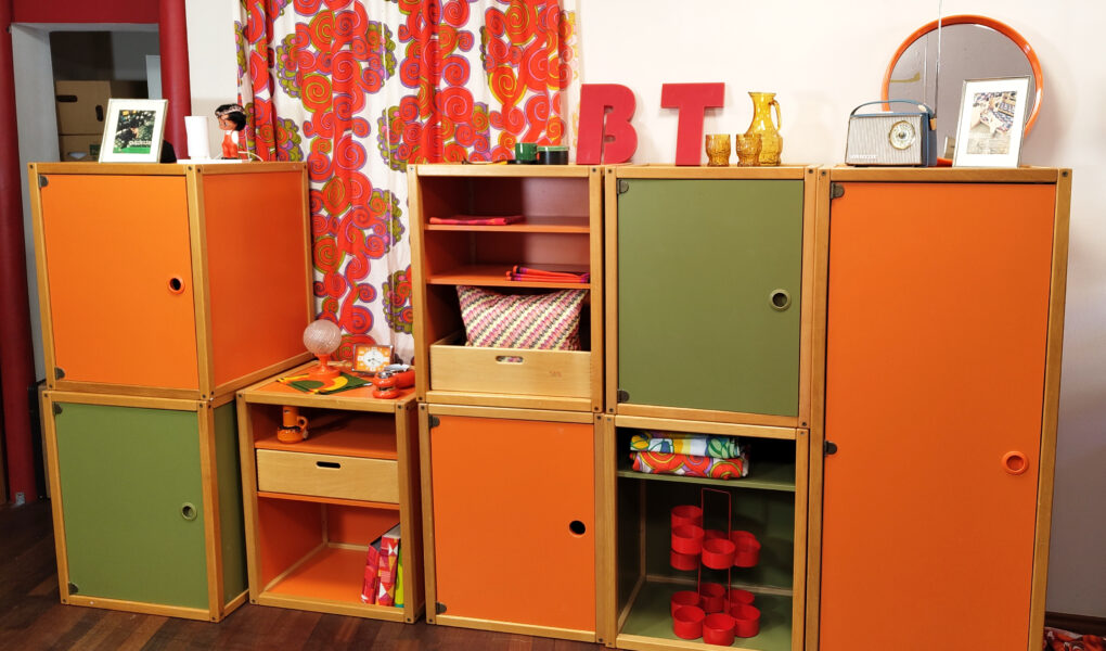 Flötotto Schranksystem orange und grün