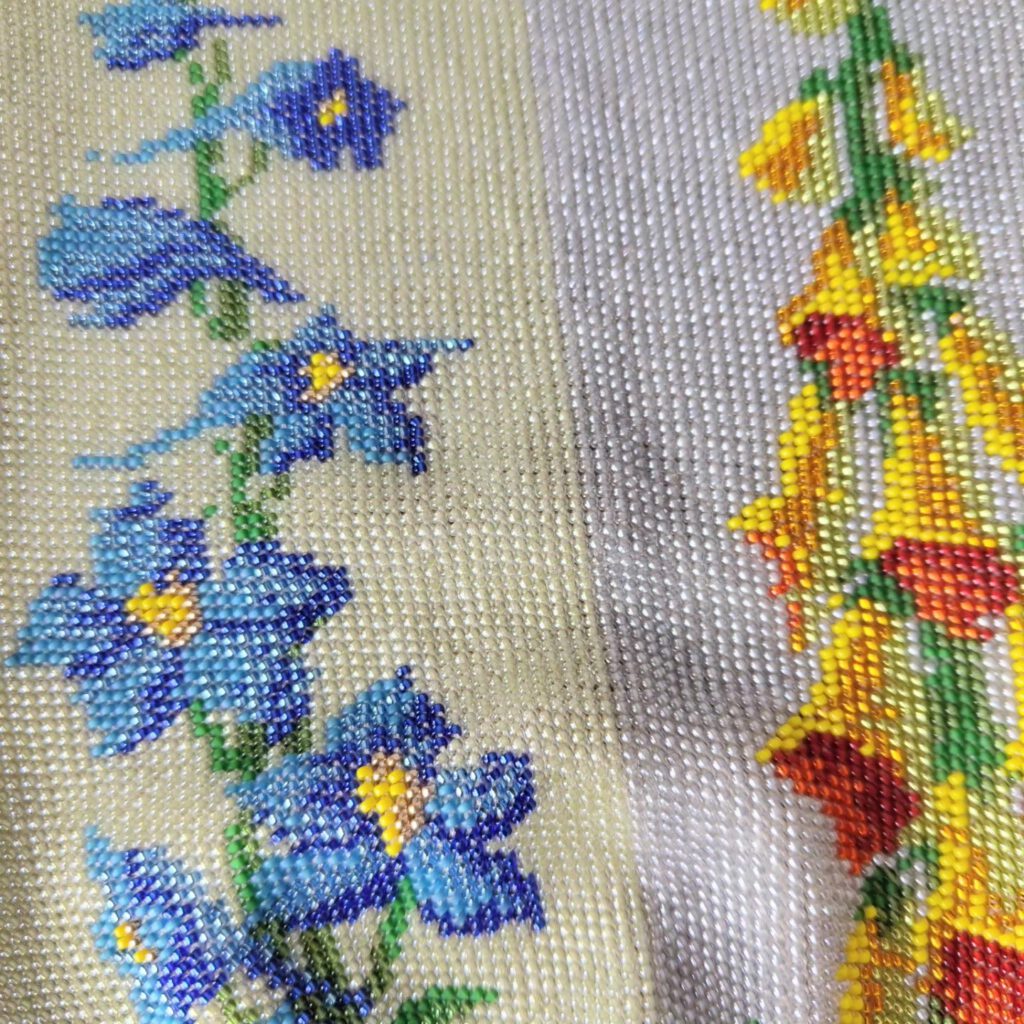 Perlbeutel Doro Original und nachgestrickt von Ruth P